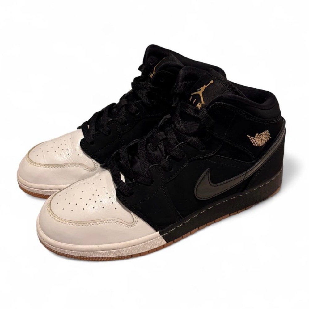 Air Jordan 1 Retro Mid GS "Gold
and Gum"